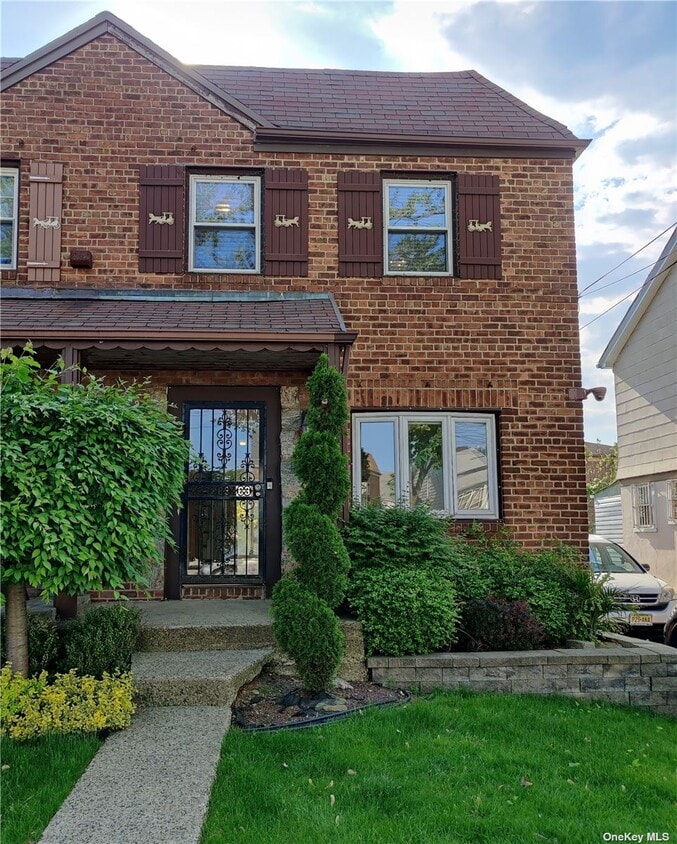 Primary Photo - 59-32 Parsons Blvd