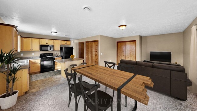 Building Photo - 3 BD, 2 BA TOWN HOME IN TEA!; PET FRIENDLY...