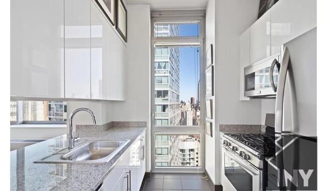 Building Photo - 2 bedroom in New York NY 10018