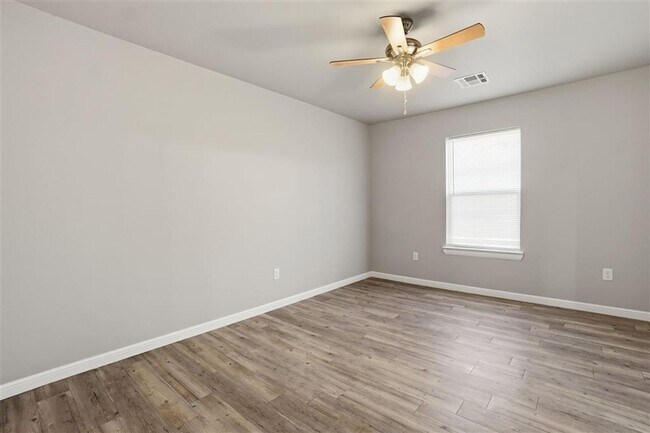 Foto del edificio - Brand New Near Downtown Cache – 15 Min to Fort Sill. 50% off First Full Month's Rent