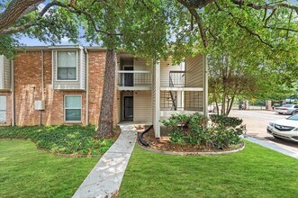 Building Photo - 17401 Red Oak Dr