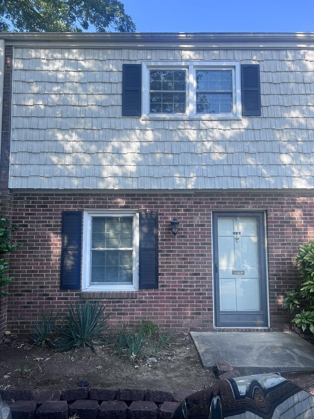 Primary Photo - 201 Northpoint Ave