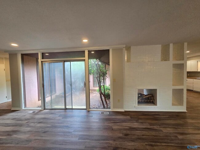 Building Photo - 1209 Governors Dr SE