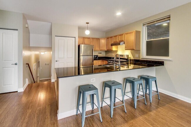 Building Photo - 3502 W Diversey Ave