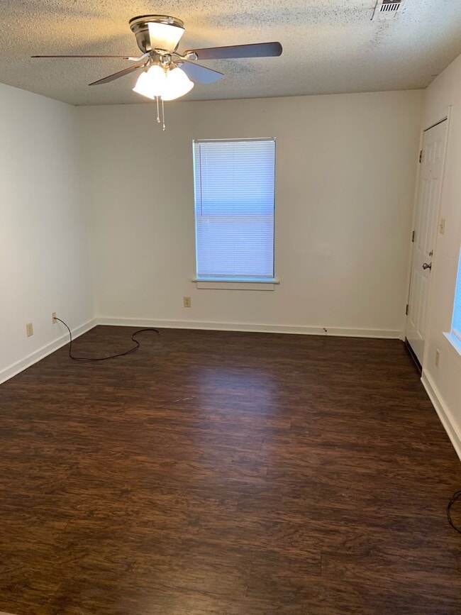 Photo - Cozy House just a walk away from Campus!