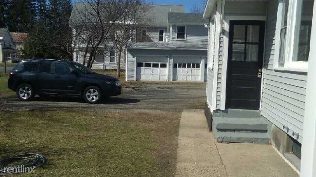Building Photo - 3 br, 1.5 bath House - 1471 Helderberg Ave