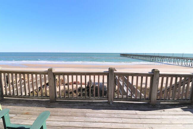 Foto del edificio - Pet Friendly Off Season Rental 4 Bedroom Oceanfront next to North Topsail Seaview Pier 12/1/2025 ...