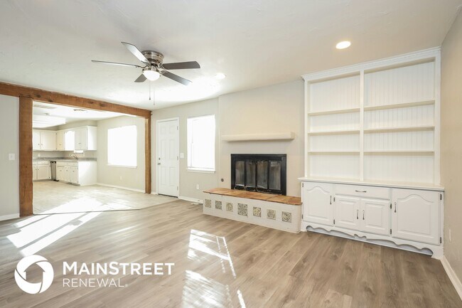 Building Photo - 2101 Westridge Dr