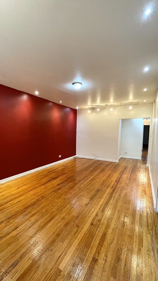 Foto del edificio - 3072 E 79th St