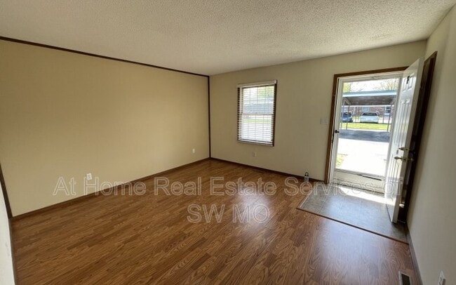 Building Photo - 3161 S Kimbrough Ave