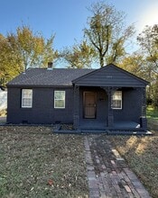 Building Photo - 293 W Waldorf Ave