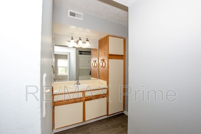 Foto del edificio - 143 Davenport Ct