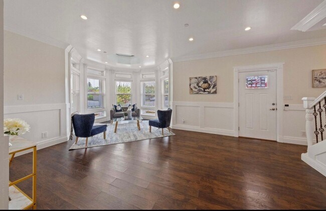 Foto del edificio - Spectacular 4BR/4BA! UNFURNISHED High End ...