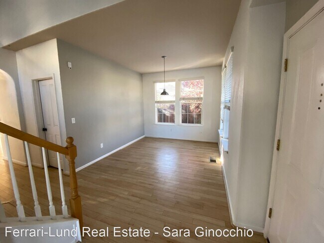 Building Photo - 4 br, 2.5 bath House - 570 Muir Pass Court