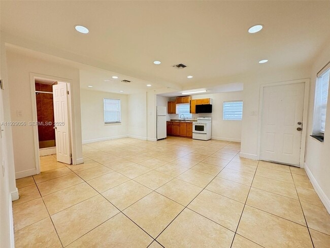 Foto del edificio - 2406 McKinley St