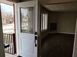 Building Photo - 10 Hudson Crescent