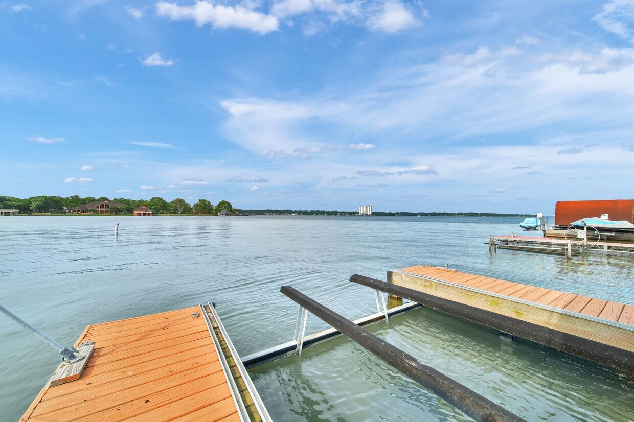 Foto principal - 1216 Lake View Dr