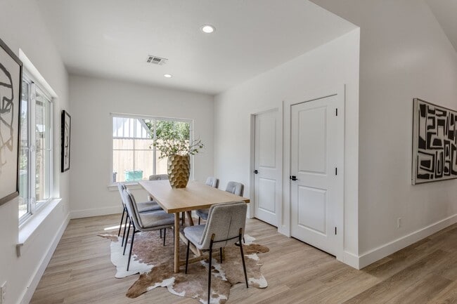 Foto del edificio - Warm, Modern & Welcoming — Beautiful 4 Bed, 3 Bath New Build