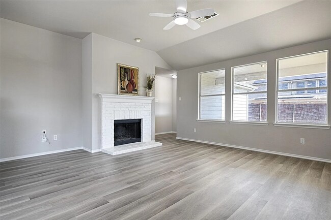 Foto del edificio - 3721 Mountain Ranch Rd