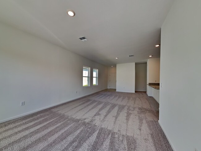 Building Photo - 463 Hennepin Lp