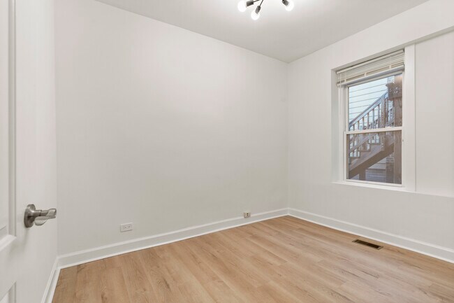 Foto del edificio - 2617 W Hirsch St