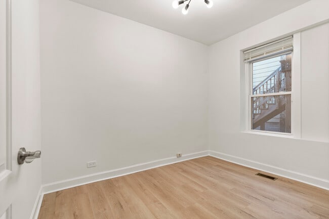 Building Photo - 2617 W Hirsch St