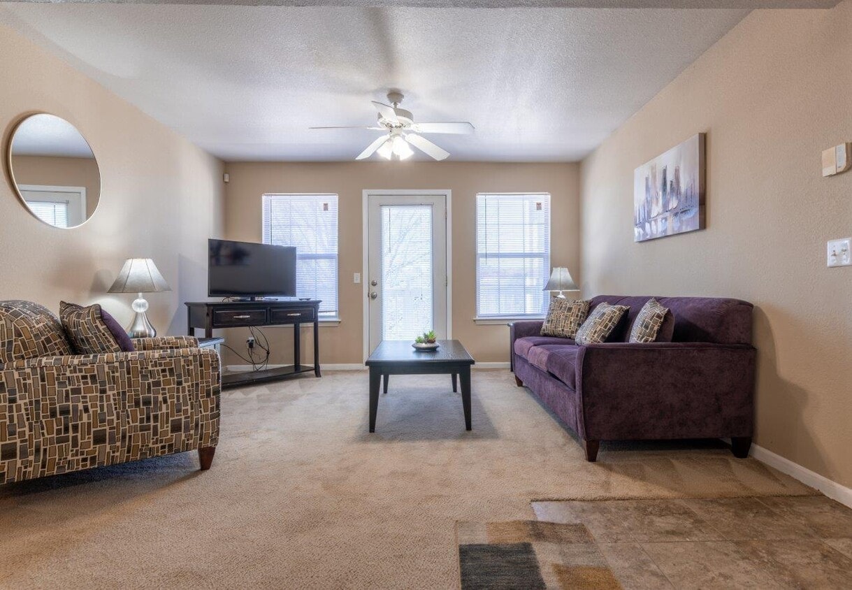 2BR, 1BA - 930 SF - Living Room - Highpointe Apartments