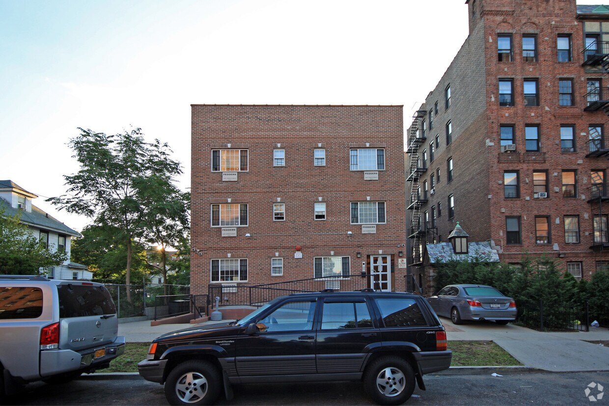 Primary Photo - 91-53 191st St
