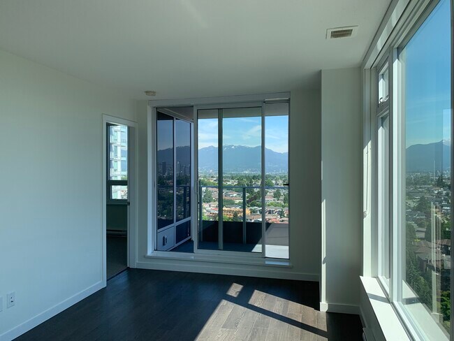 Photo du bâtiment - 2304-5515 Boundary Road