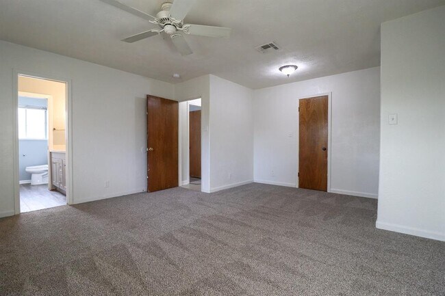 Foto del edificio - 5335 Cambridge Ln