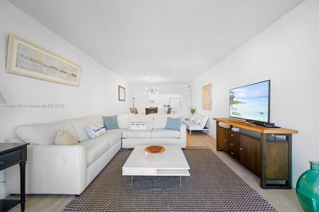 Foto del edificio - 19370 Collins Ave