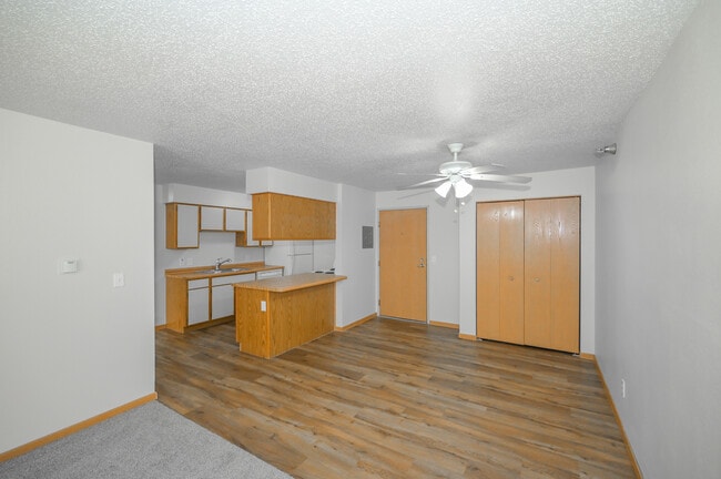 Building Photo - Oak Hills Manor