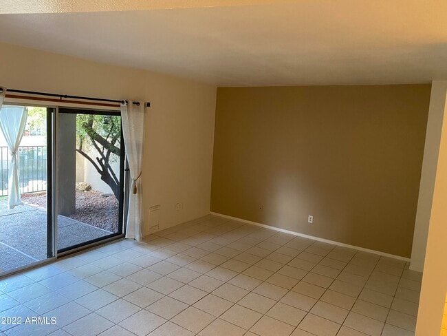 Building Photo - 2312 W Lindner Ave