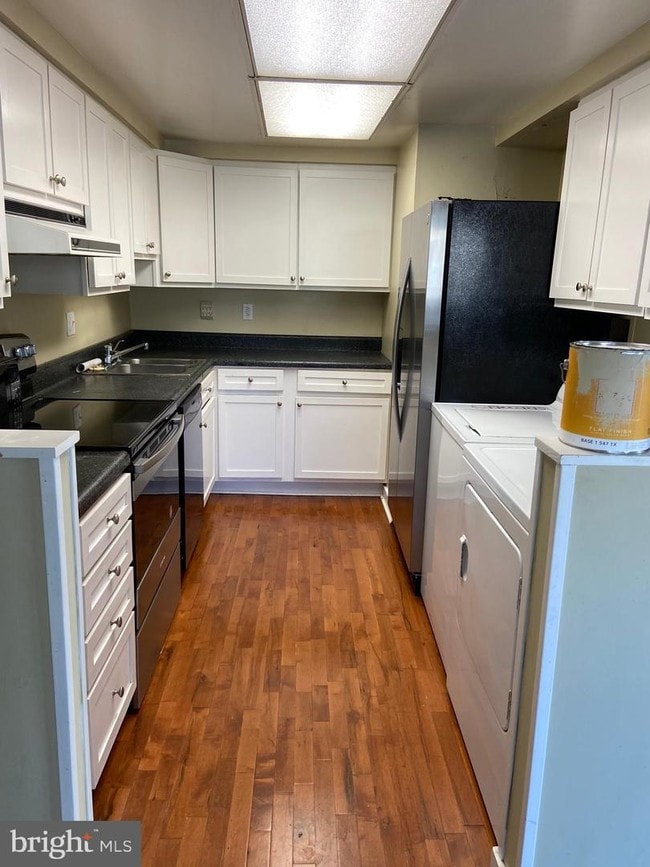 Building Photo - 2048 Aberdeen Dr