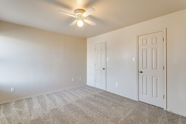 Building Photo - ASK ABOUT OUR MOVE IN SPECIAL