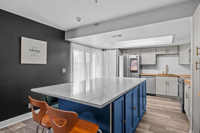 Foto del edificio - 1520 Shaker Cir