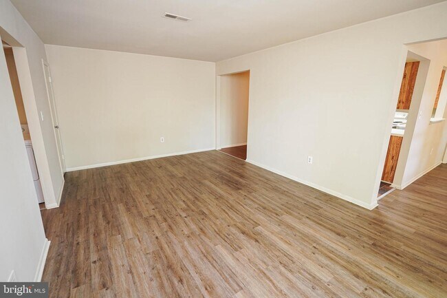 Building Photo - 810 College Ln