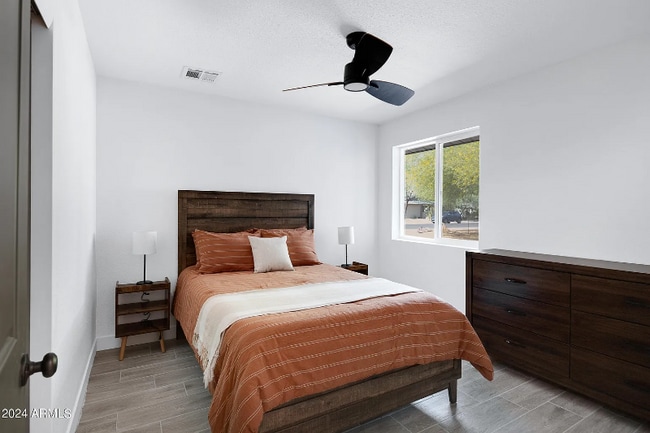 Foto del edificio - 1246 E Laguna Dr