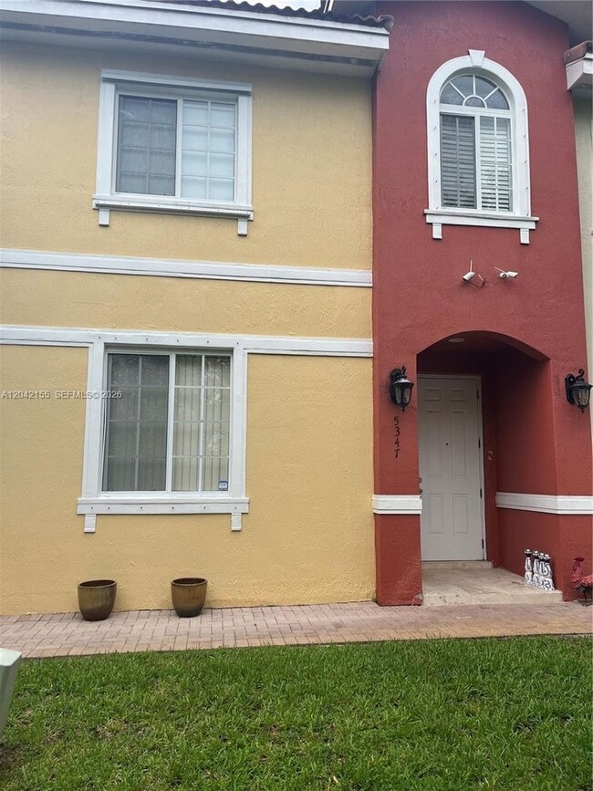 Building Photo - 5347 SW 40th Ave