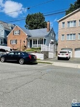 Building Photo - 411 Elm St