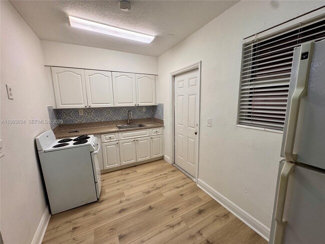 Foto del edificio - 2240 NE 171 St