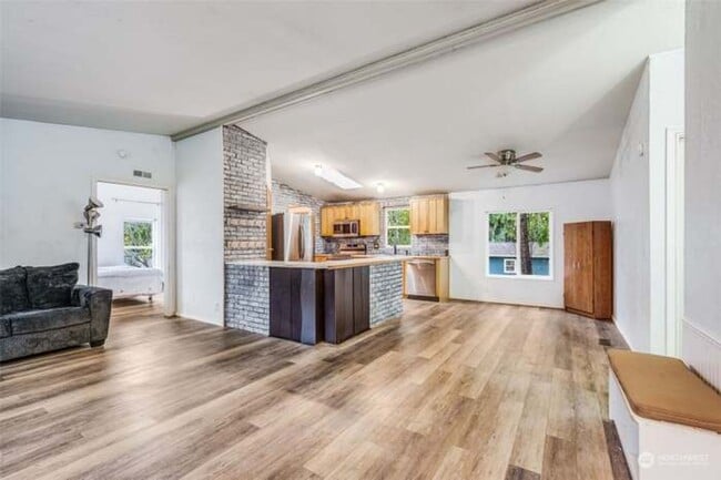 Building Photo - 3 bedroom in Timberlakes