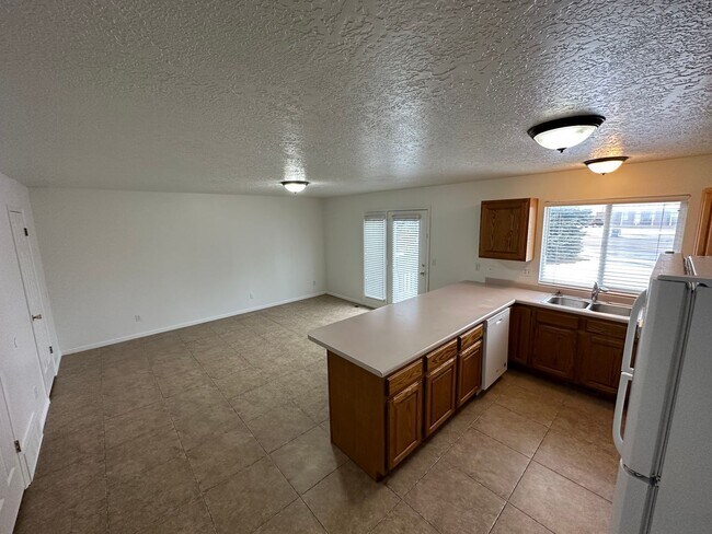 Foto del edificio - Charming 3-Bed, 2-Bath Home in Prime Ameri...