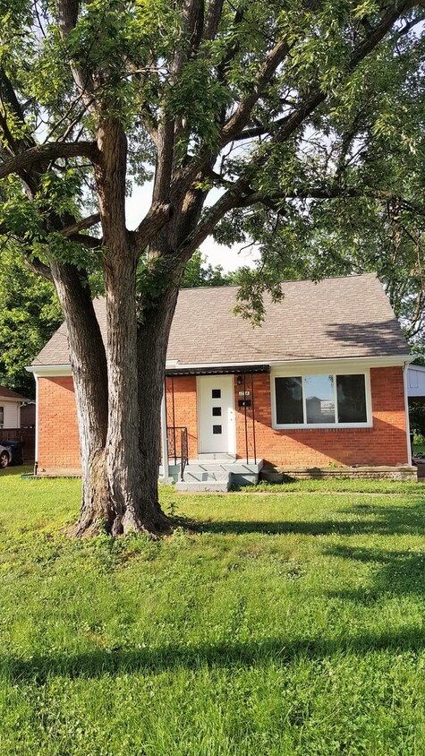 FANTASTIC Renovation! This Brick Cape Cod... - FANTASTIC Renovation!  This Brick Cape Cod...