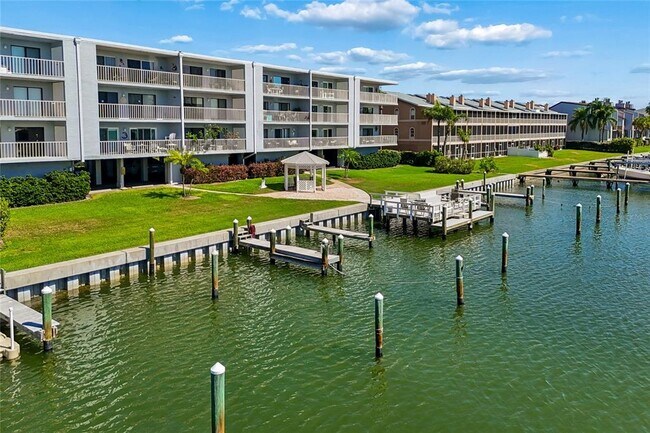 Building Photo - 719 Pinellas Bayway S