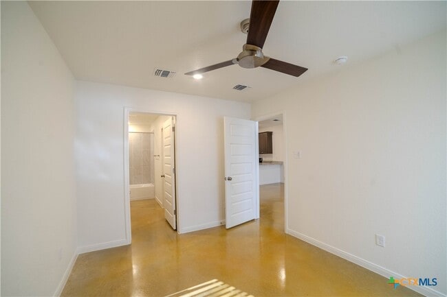 Building Photo - 907 Switchgrass Dr