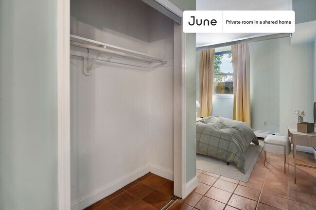 Foto del edificio - Room in Shared 5 bed/3 bath home