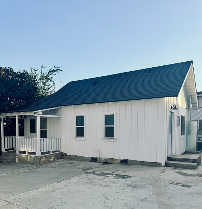 Building Photo - 3048 Guirado St