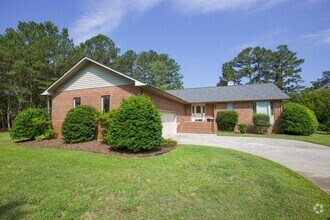 Building Photo - 1205 Greenbriar Dr