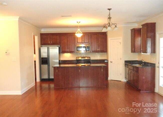 Building Photo - 6532 Fieldstone Manor Dr